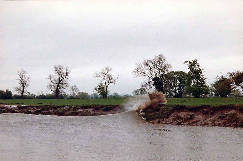 File:SevernBore1994.jpg