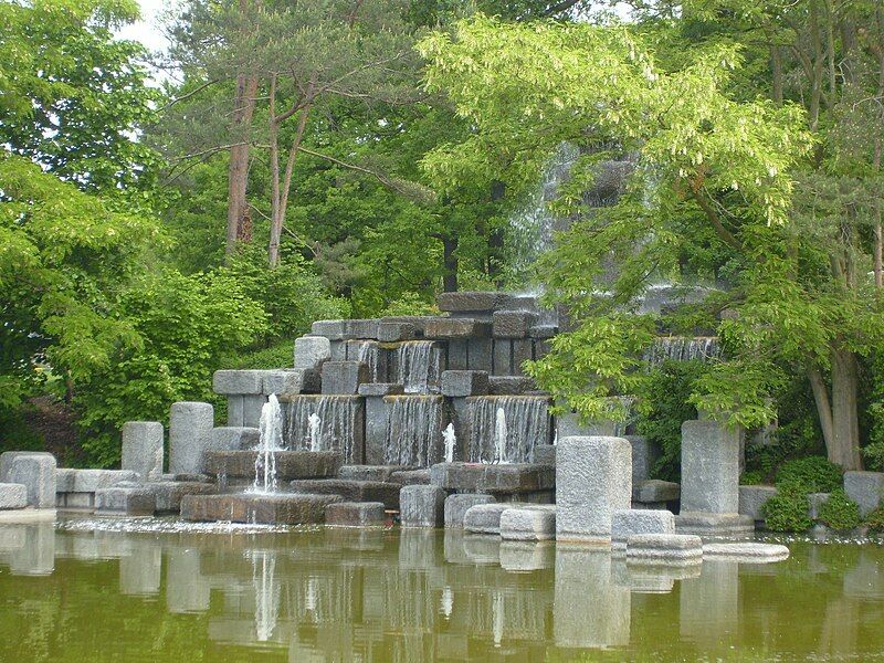 File:Stahly Fountain Paris.JPG