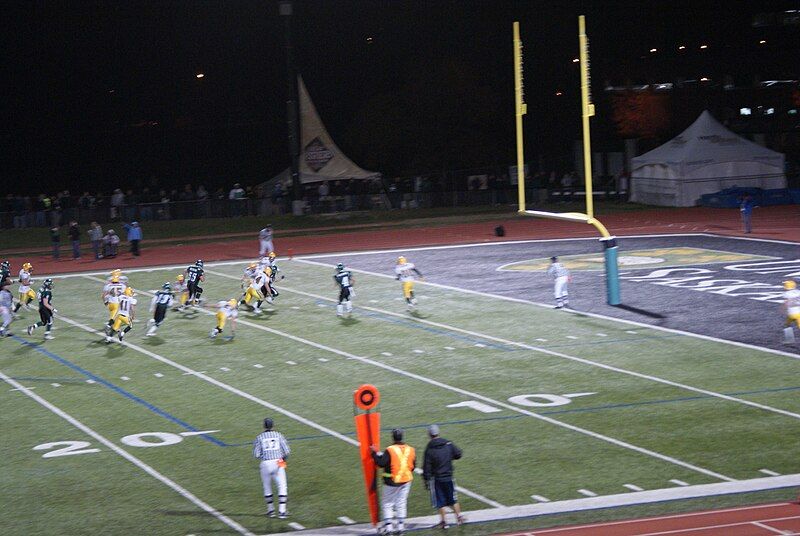 File:TouchDown-Huskies-Bears.jpg