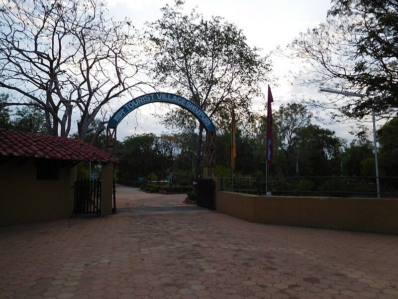 File:Tourist Village Shivpuri.JPG