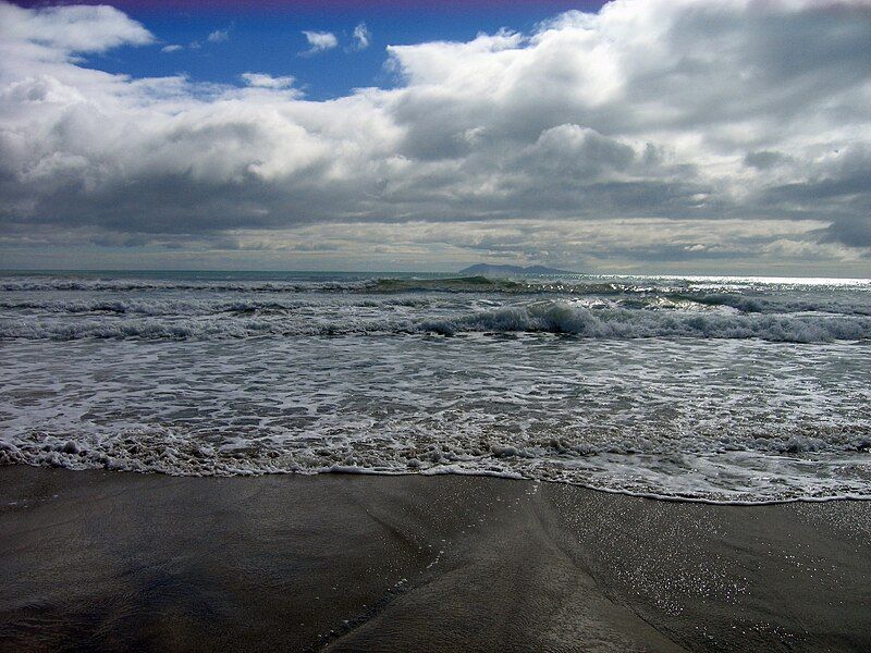 File:Waihi Beach 1.jpg