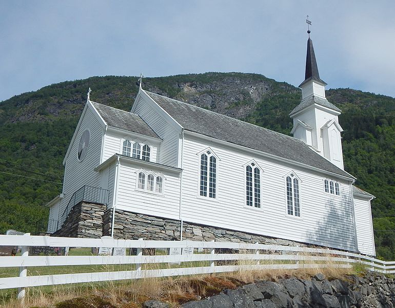 File:Ølmheim kirke.jpg