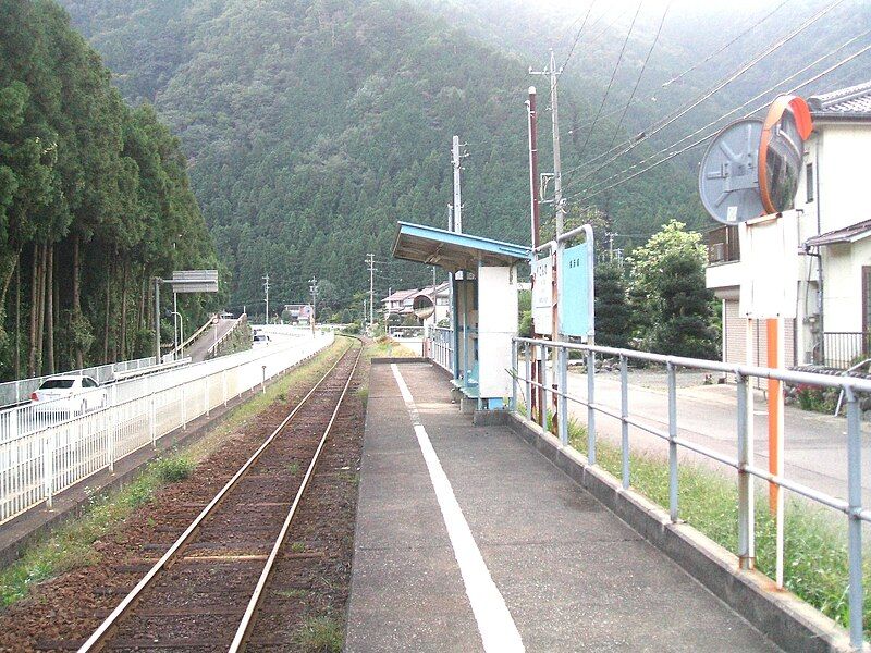 File:木尾駅ホーム.JPG