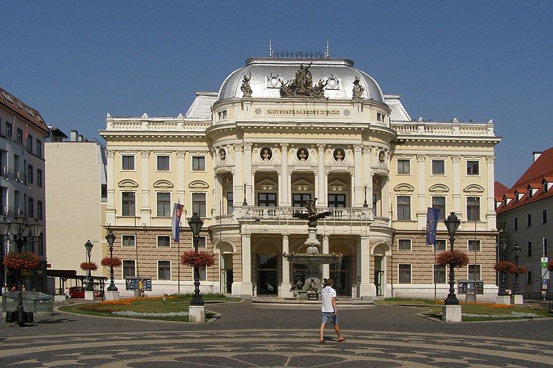 File:Bratyslawa Teatr Narodowy.jpg