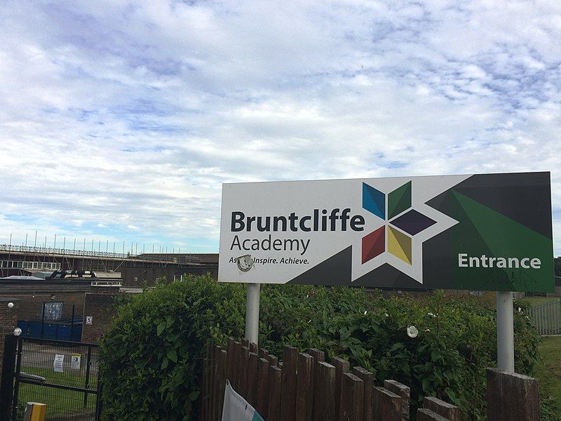 File:Bruntcliffe Academy entrance.jpg