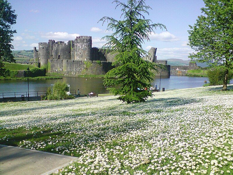 File:Caerphilly Castle Wales.jpg