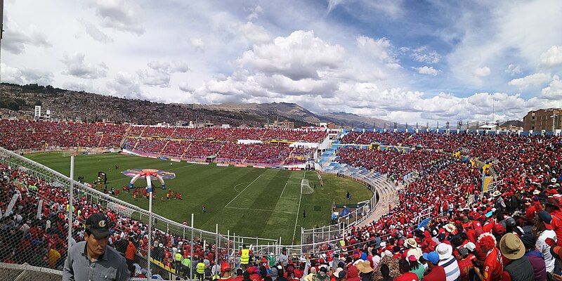 File:Estadio garcilaso cienciano.jpg