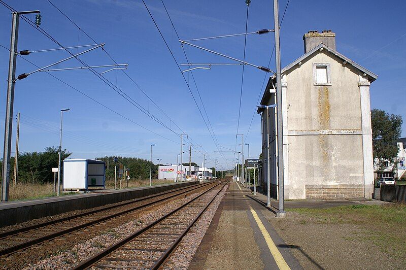 File:Gare-Bannalec-dir-Quimper.jpg