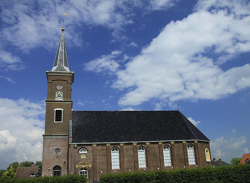 File:Kerk Driesum..jpg