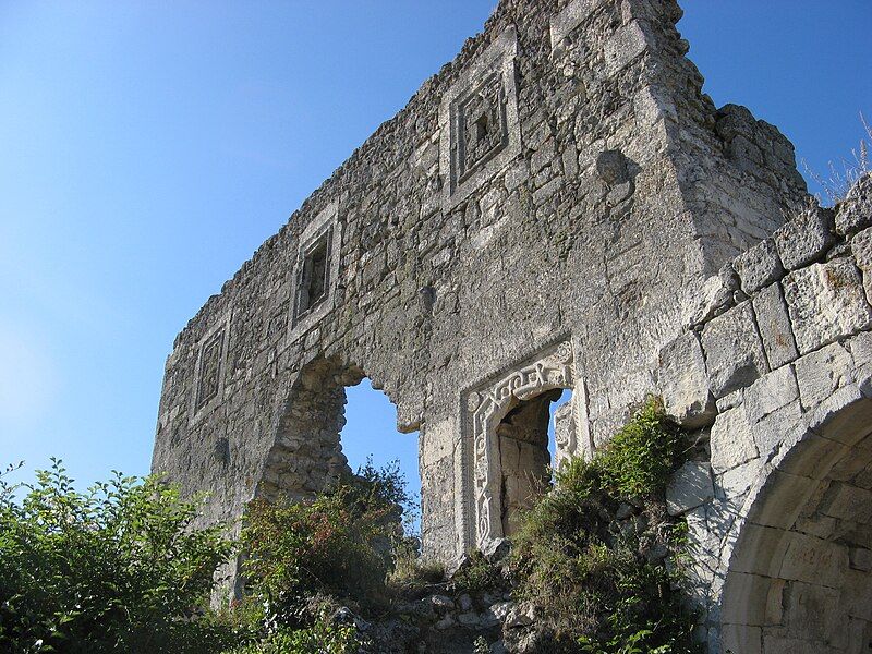 File:Mangup-IV-7-fortress-ruins.jpg