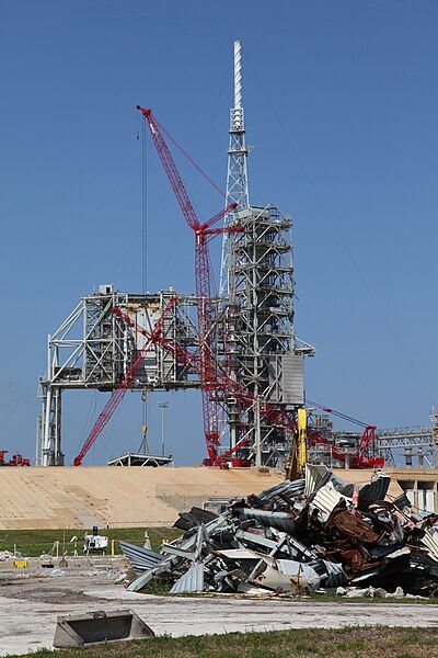 File:NASA LC39B deconstruction.jpg