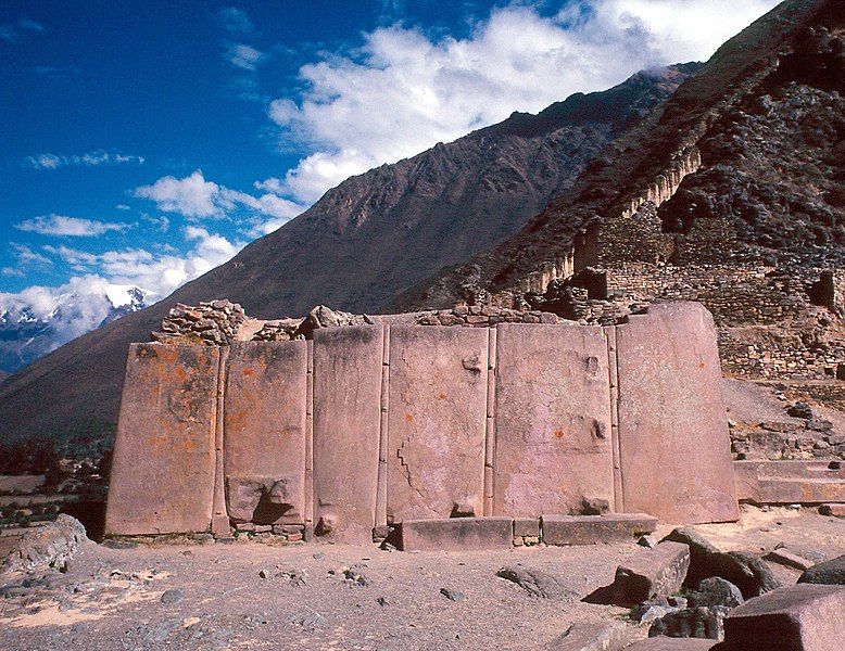 File:Ollantaytambo Monolithen.jpg