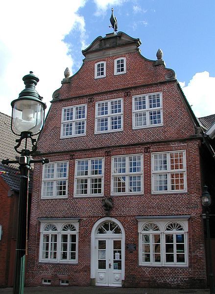 File:Otterndorf Kranichhaus.jpg