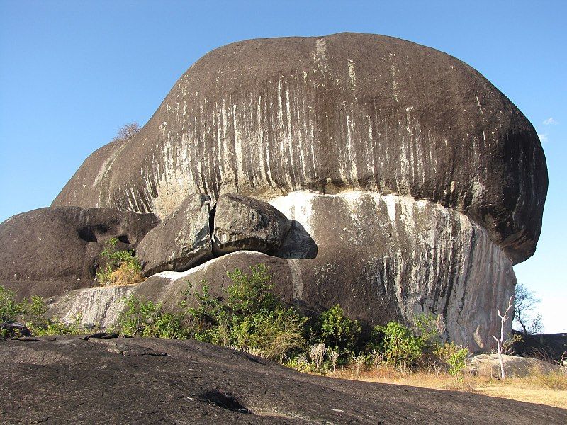 File:Pedra pintada frente.jpg