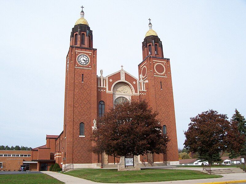 File:PulaskiWisconsinChurch.jpg