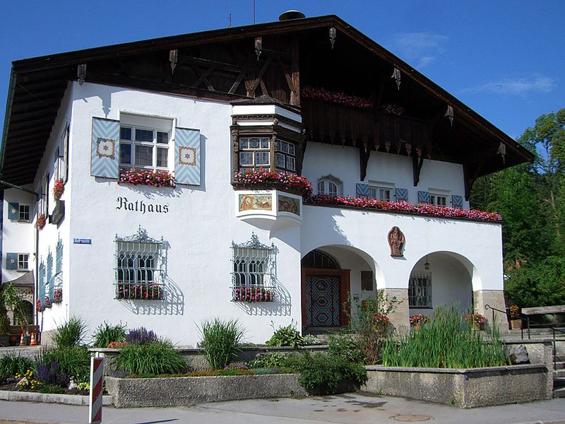 File:Rathaus in Schliersee.jpg