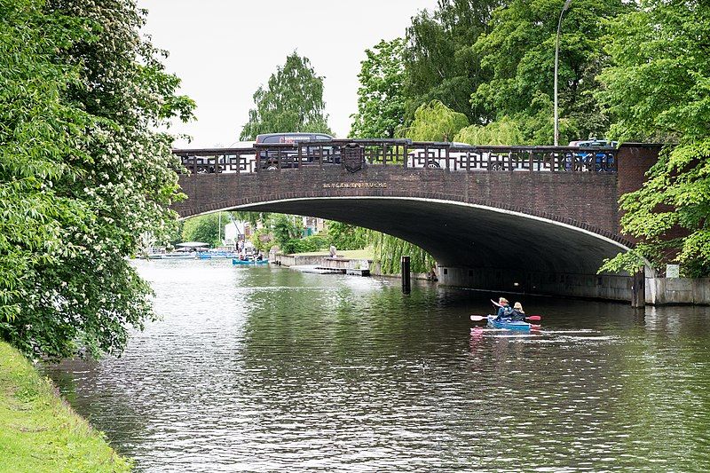 File:Schleidenbrücke (Hamburg-Barmbek-Süd).1.21977.22329.23210.23211.24448.ajb.jpg