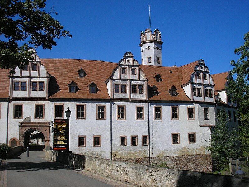 File:Schloss Forderglauchau.JPG