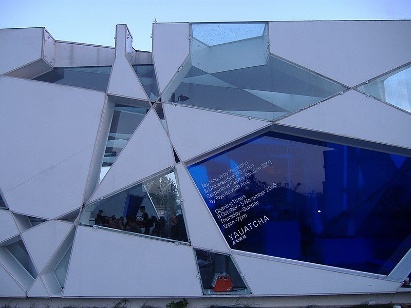 File:Serpentine Pavillion 2002-2.jpg