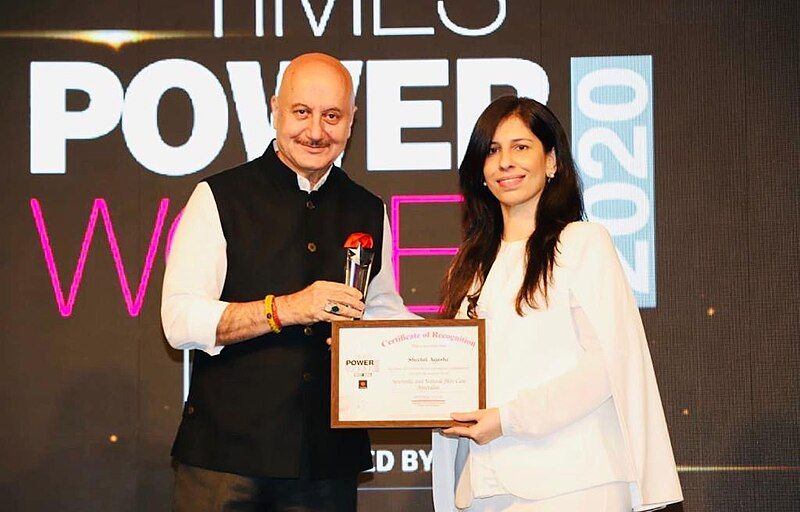 File:Sheetal-agashe-anupam-kher-award-January-2021.jpg