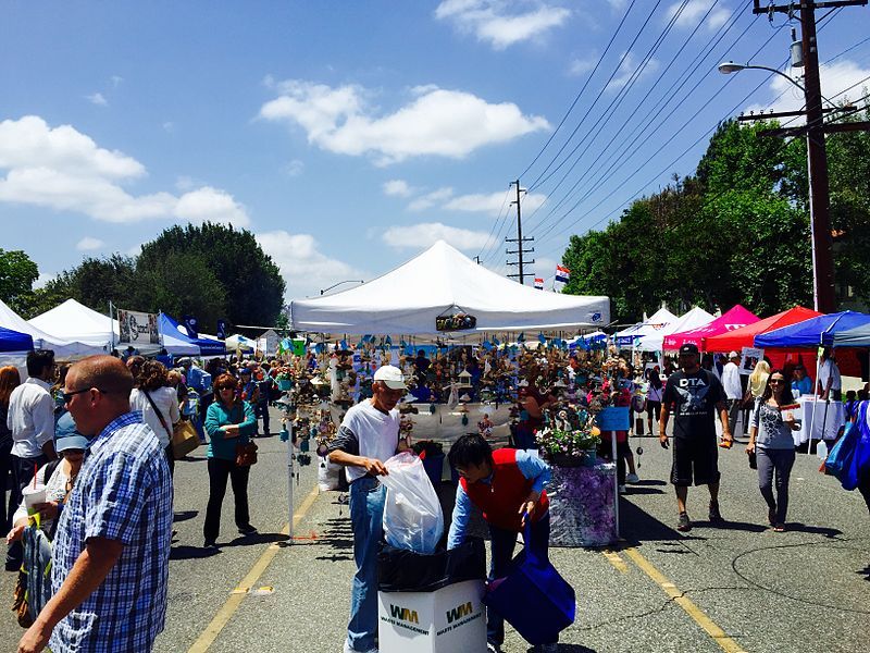 File:Simi-Valley-Street-Fair-2015.jpg