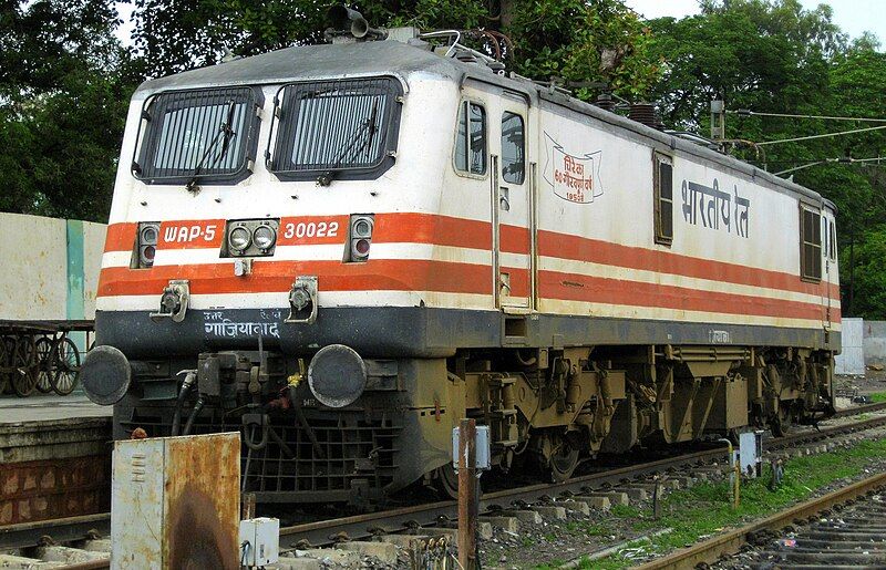 File:WAP-5 at Bhopal.jpg