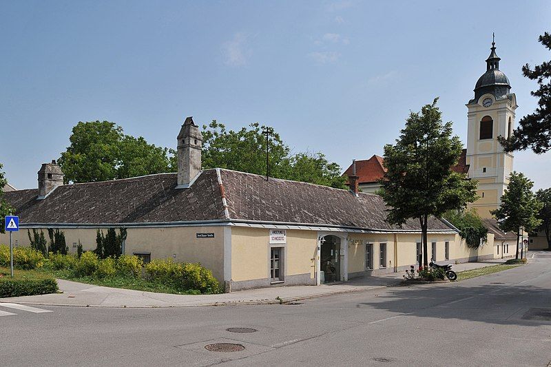 File:Biedermannsdorf Perlashof.jpg