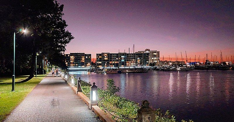 File:Breakwater Marina Townsville.jpg