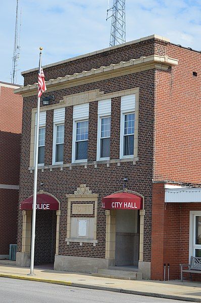 File:Carlyle city hall.jpg