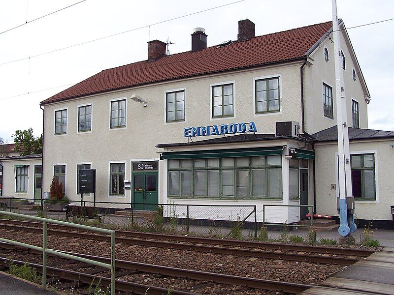 File:Emmaboda järnvägsstation.jpg