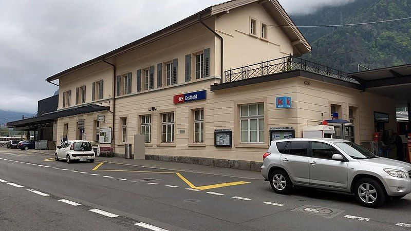 File:Erstfeld railway station.jpg