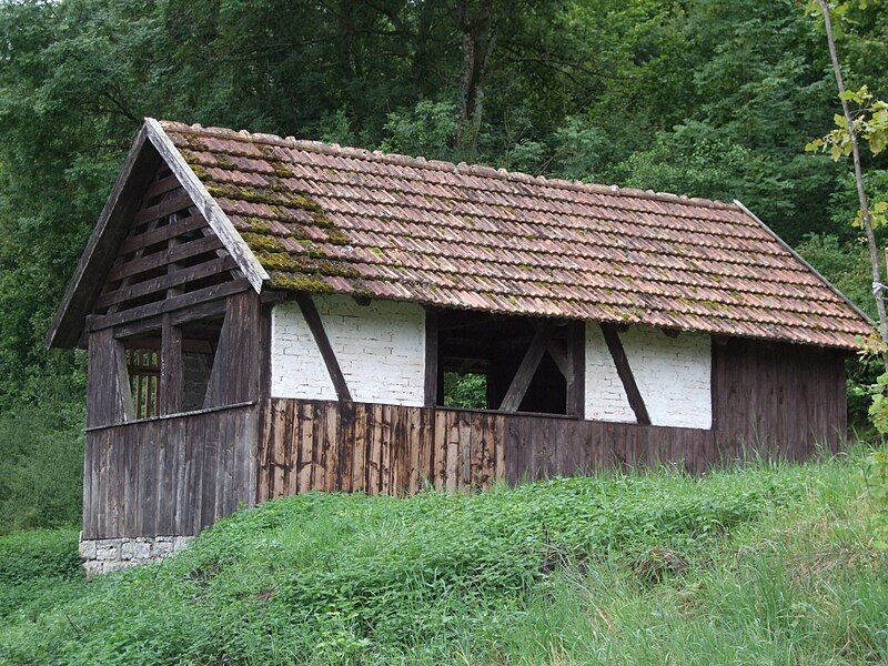 File:Gruenkerndarrhaus.JPG