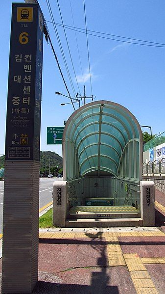 File:Gwangju-metro-114-KimDaejung-convention-center-station-entrance-6-20190521-120528.jpg