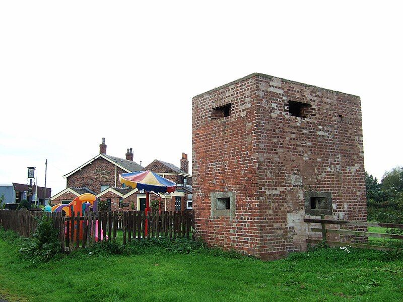 File:Heatons Bridge pillbox.JPG