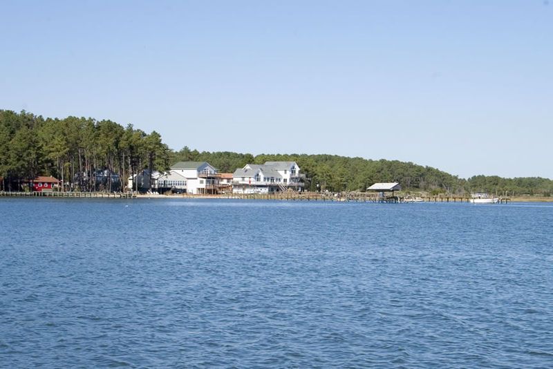 File:HornHarborHouses.jpg