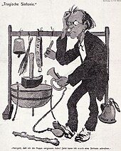 Caricature of Mahler surrounded by comical musical instruments, including a motor horn which he is operating by the use of his feet