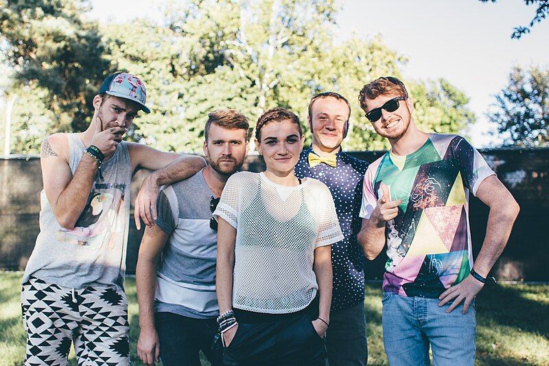 File:MisterWives (September 2014).jpg