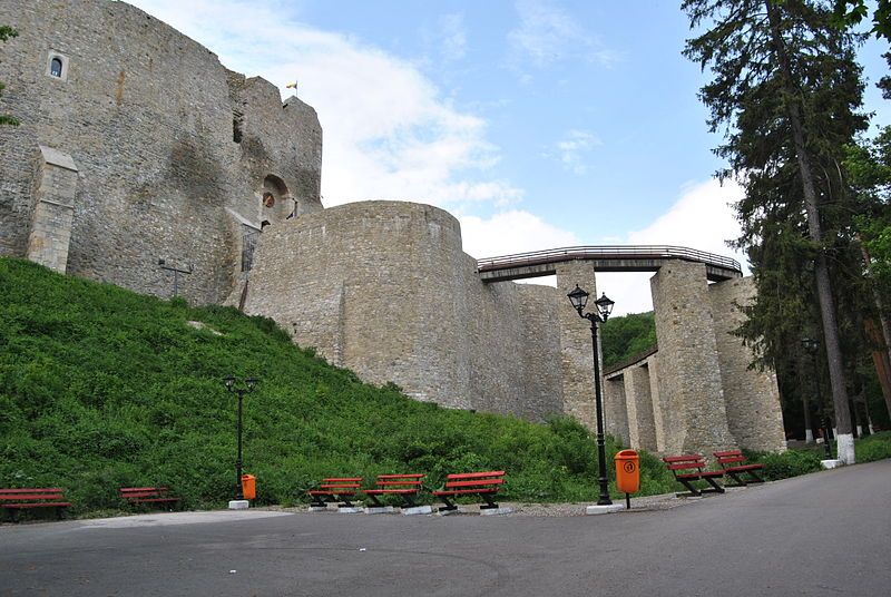 File:Neamt.citadel1.cristibur.jpg