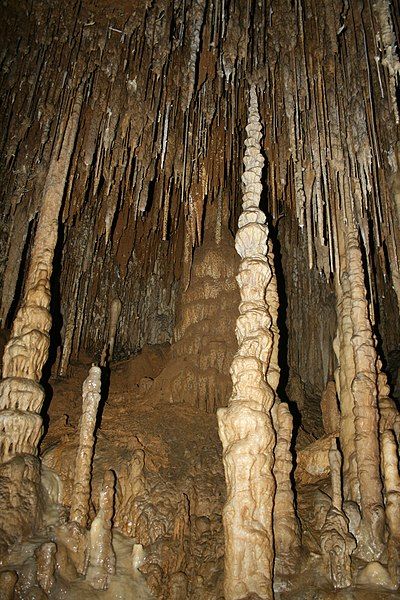 File:Newdegate cave-Tasmania-Australia10.JPG