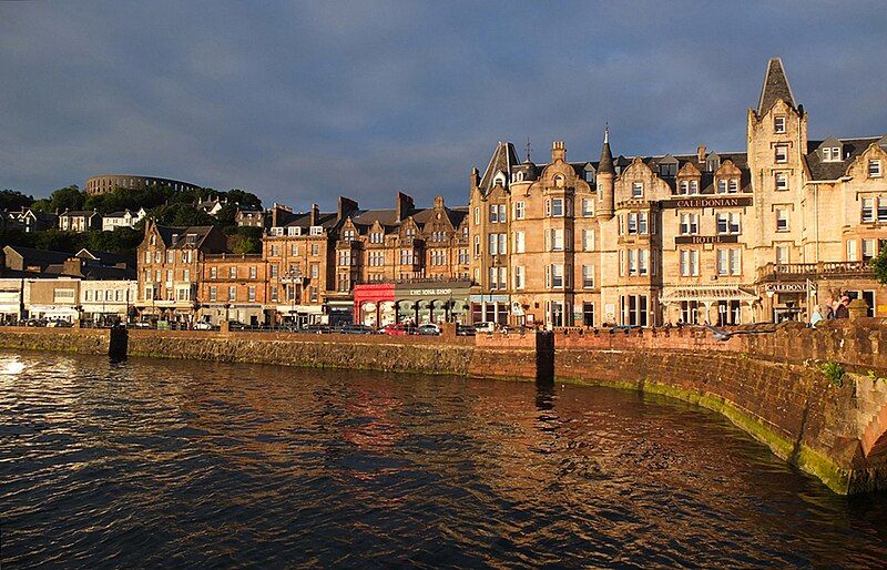 File:Oban Harbour Walls.jpg