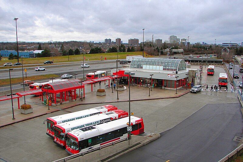 File:St-Laurent Station.JPG