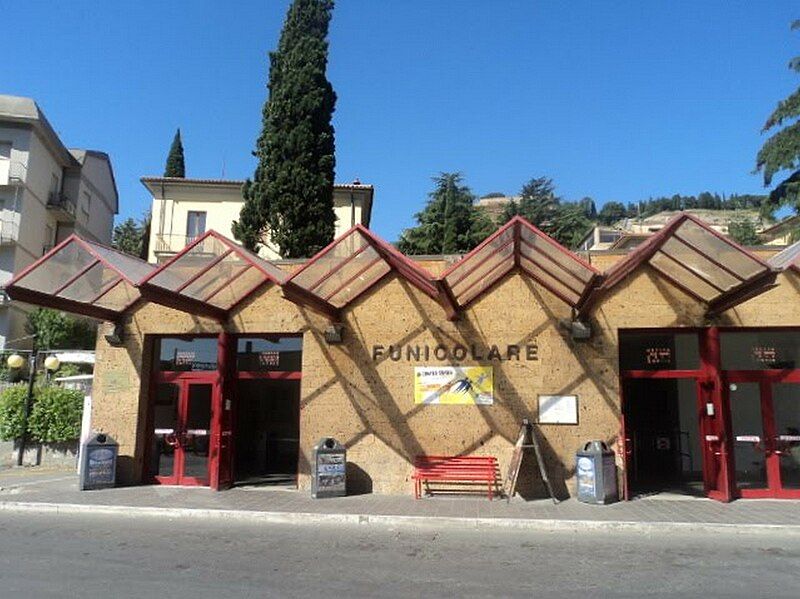 File:Stazione funicolare Orvieto.jpg