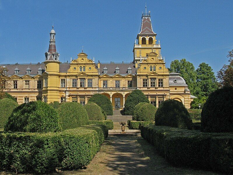 File:Szabadkigyós, castle.jpg