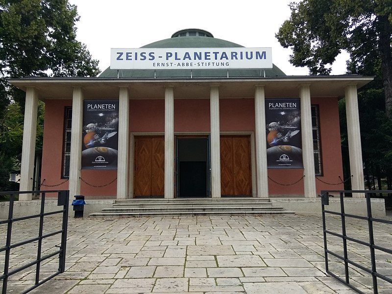 File:Zeiss-Planetarium-jena.jpg