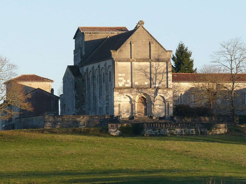 File:Abbaye puyperoux5.JPG