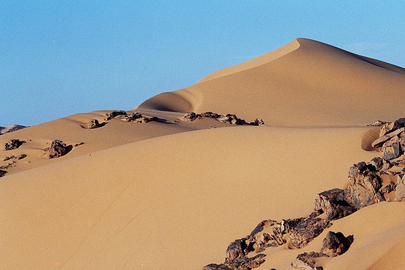 File:Akakus desert.jpg