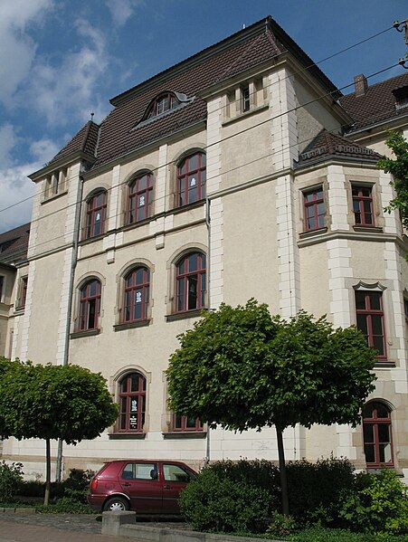 File:Annaburg Sekundarschule.jpg