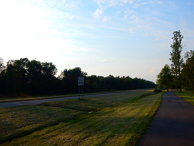 File:Beaver Island Pkwy.jpg