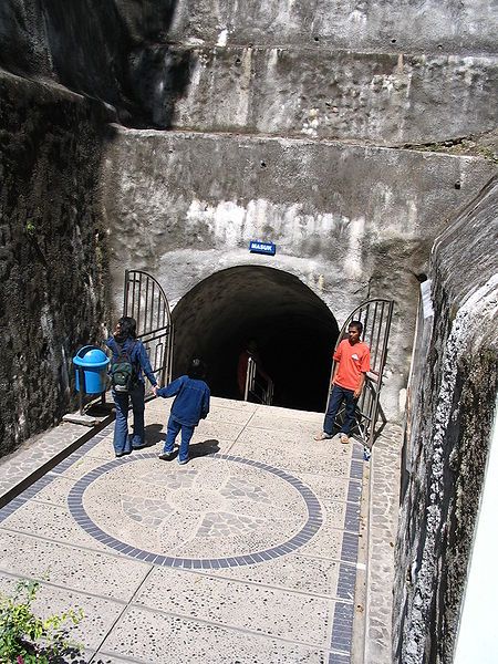 File:Bukittinggi Túnel Japonés.JPG