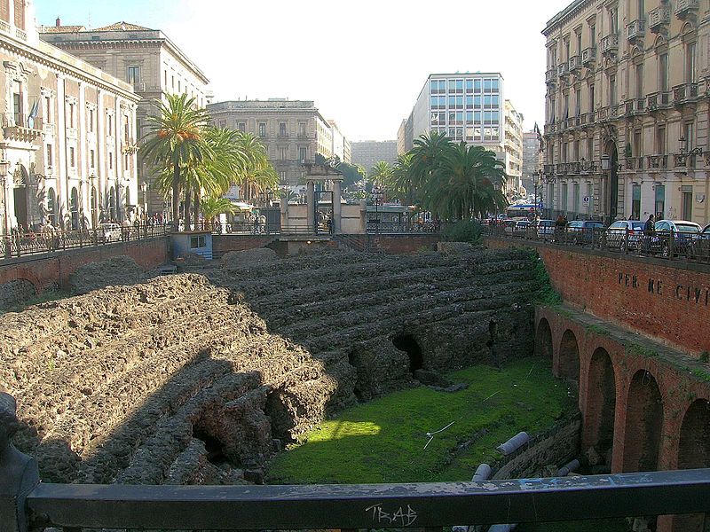 File:Catania anfiteatro romano2423.jpg